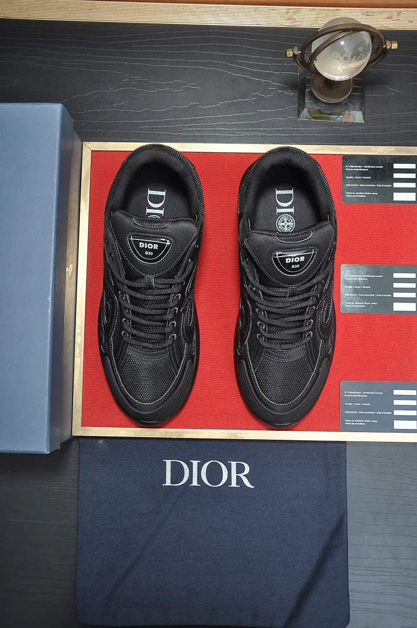 Men's men's shoes 💰: 540💶 (top original order) Brand: Dior (Dior) Standard code: Men's code 38-44 (45 customized) Grade: Same style as the official website Material: Top original cowhide stitched together Original wear-resistant and lightweight outsole Style category: Fashionable casual shoes Distinguished luxury brand elements top luxury Color: Real picture color